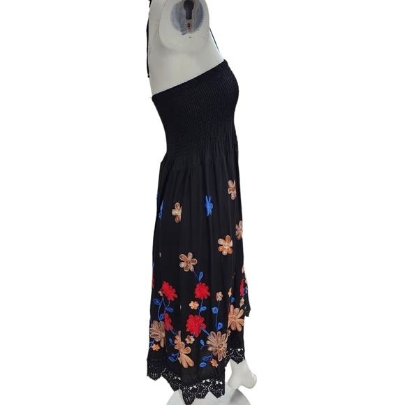 Embroidered Dress. - Picture 3 of 4